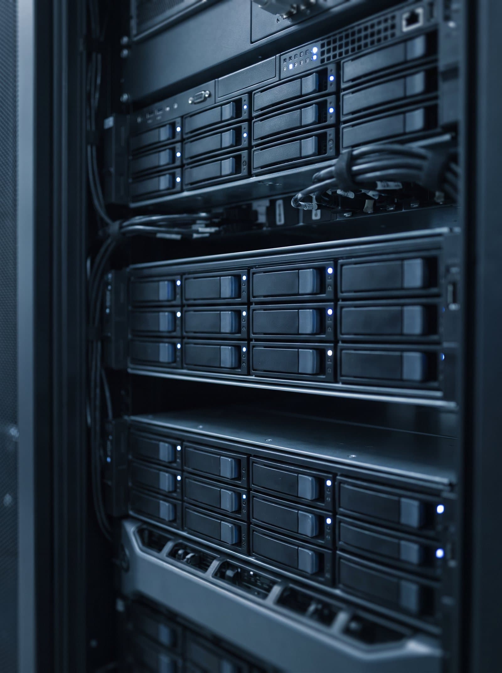 Enterprise storage arrays with status lights